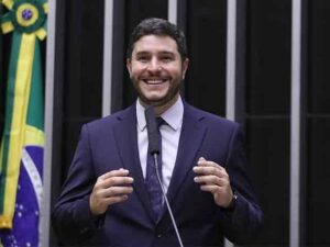 Avião com político desce de emergência em Rondônia e é consumido pelas chamas!