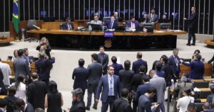 Reforma Administrativa em Foco: 217 Deputados Apóiam o Fim dos Supersalários!