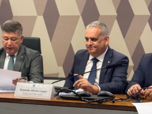 Relator da CPMI do INSS Faz Celebração: Foco em Alvos que Marcaram Presença no Colegiado!