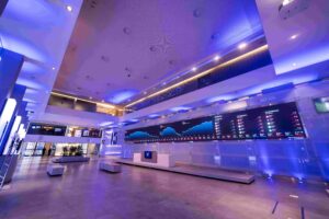 B3 promete lucros explosivos em 2026, mas alerta sobre custos eleva tensão; ações disparam!