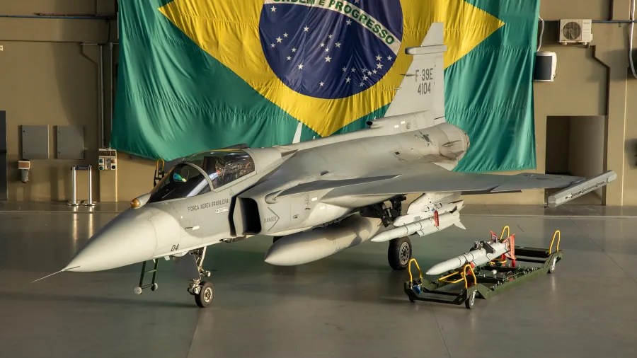 FAB Lança Míssil Meteor: Um Salto Surpreendente na Defesa Aérea! 2 caca f 39 gripen da fab forca aerea brasileira dispara missil meteor pela primeira vez 1765555446784