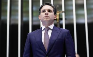 Motta desafia STF e leva cassação de Ramagem ao plenário em manobra explosiva!