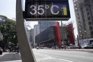 Calor Extremo Ameaça o Réveillon: Descubra a Previsão Urgente!