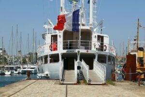 Criminosos aterrorizam casal na França e roubam criptomoedas em ousada invasão!