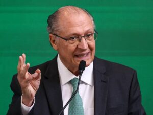 “Moraes e a Lei Magnitsky: Um Retiro que Garante Justiça!”