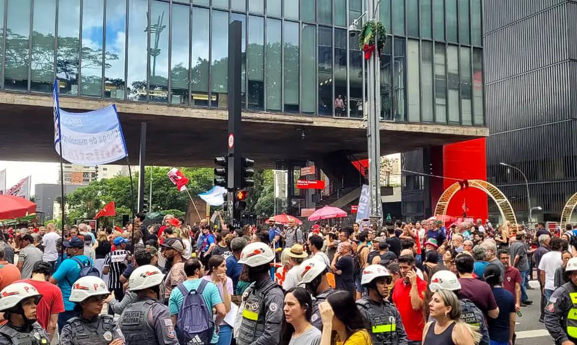 Revolta nas Capitais: Manifestantes Tomam as Ruas Contra o Polêmico PL da Dosimetria! 2 manifestacao.webp