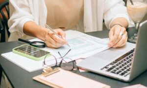 Salário Surpreendente: Você Sabia Quanto um Síndico Fatura? Descubra!