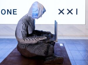 Estátua de Satoshi Nakamoto Inaugurada na NYSE: Uma Homenagem Surpreendente!