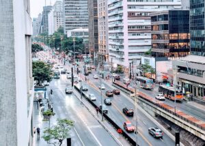 Tragédia em Shopping: Homem Perde a Vida em Queda de Escada na Avenida Paulista!