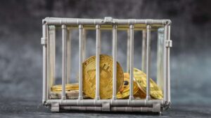 Trader preso por transformar dinheiro em criptomoedas: justiça em ação!