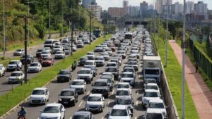 Carros IPVA Parana iStock