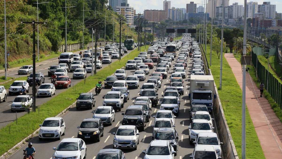 Carros IPVA Parana iStock