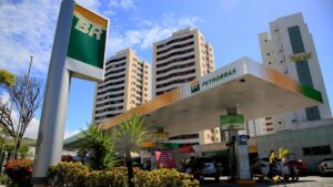 Gasolina em alta? Petrobras (PETR4) se junta à ação governamental para conter a crise nos combustíveis! 5 Petrobras PETR4. Foto iStock 1
