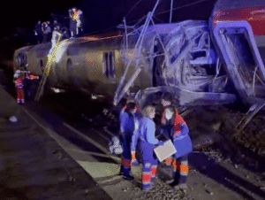 Tragédia na Espanha: Descarrilamento de trem com 500 a bordo deixa 21 mortos!