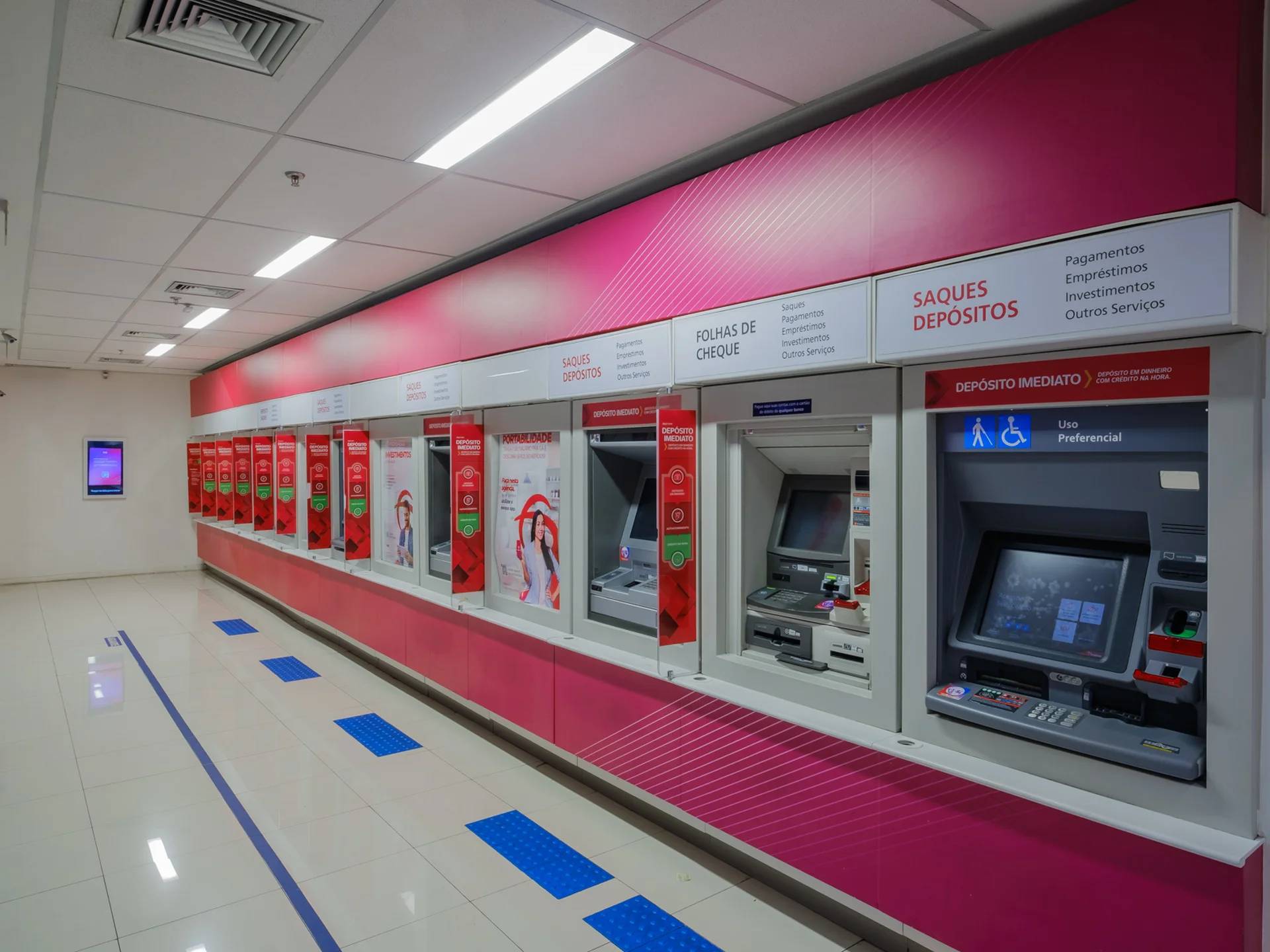 banco bradesco 012.webp