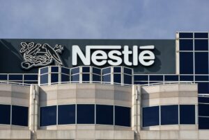 Nestlé em Alerta: Recall Urgente de Fórmulas Infantis em 25 Nações por Risco de Toxinas!
