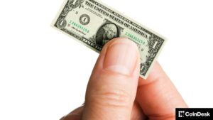 Pequenos Investidores Estão Comprando BTC, Mas as Baleias Controlam o Jogo!