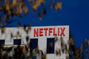 Netflix Dispara em Alta Após Desistência da Compra da Warner!