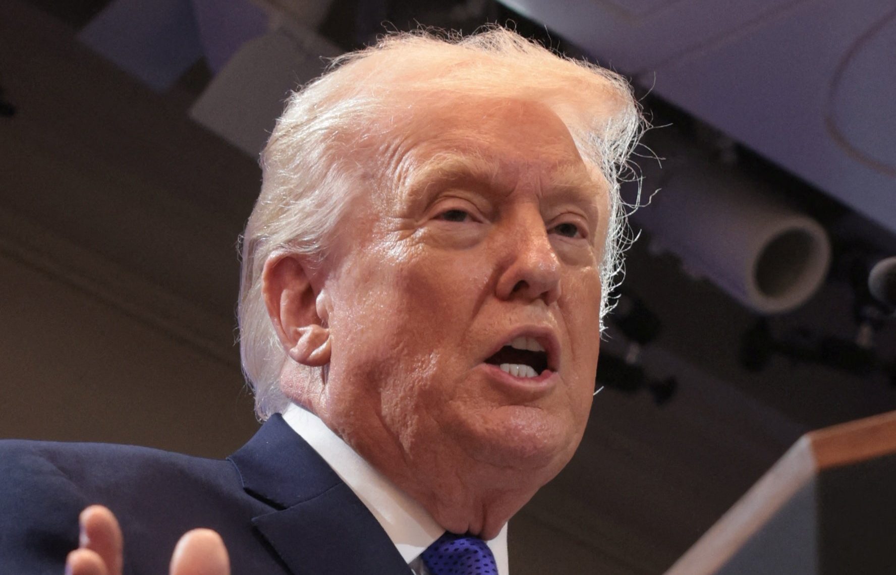 Trump Lança Desafio: Tarifa Global de 10% em Importações! 4 2026 02 21T002440Z 1 LYNXMPEM1K00B RTROPTP 4 USA TRUMP e1771633943644