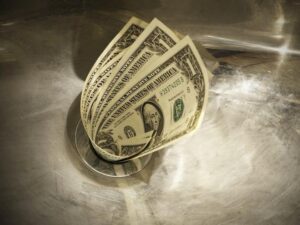 Investidor solitário de BTC perde R$ 300 milhões na HTX com queda de 4%!