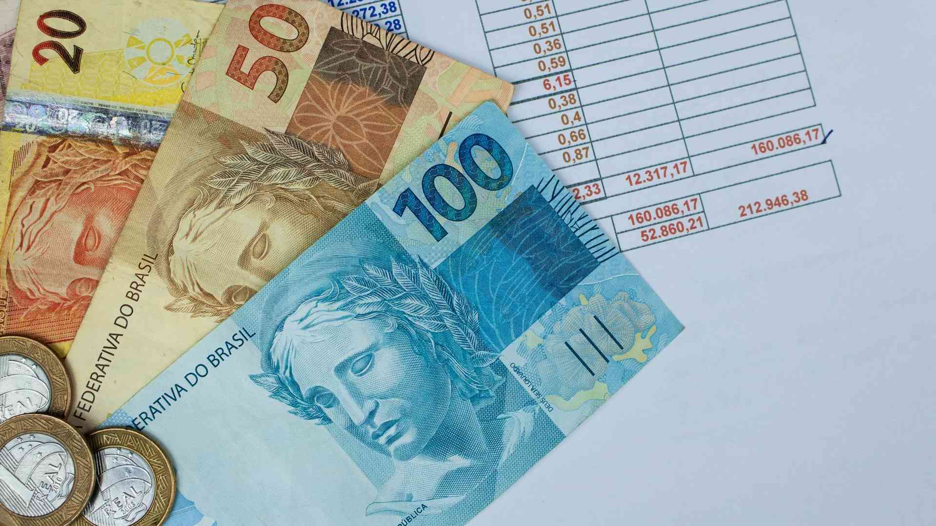 Notas de real proximo de formulario de divida