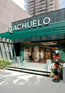 Riachuelo em Alerta: Follow-On de Até R$ 400 Milhões em Jogo! Veja a Dica do JP Morgan! 9 Riachuelo popup store pinheiros vertical