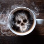Investidor Surta e Tenta Assassinato com Café Envenenado Após Crise nas Criptos! 4 cafe caveira