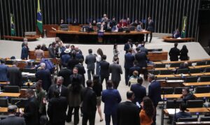 Câmara aprova regras explosivas para a transição entre governos!