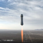 Voos Suspensos, Ações em Colapso e um Futuro Incerto! 2 2025 04 14T133715Z 1001958194 RC2PXDA1A95Z RTRMADP 3 SPACE BLUE ORIGIN