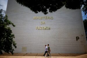 Fazenda prevê explosão do PIB em 2026 com isenção de IR em alta!