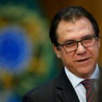 “Ministro Revela: Entregador é Escravo, Não Empreendedor, em Debate sobre Apps” 1 2025 04 30T190409Z 1 LYNXMPEL3T11W RTROPTP 4 BRAZIL ECONOMY JOBS