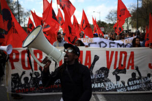 Portugal em Chamas: Protestos Explodem em Lisboa e 15 Cidades Contra a Crise Habitacional!