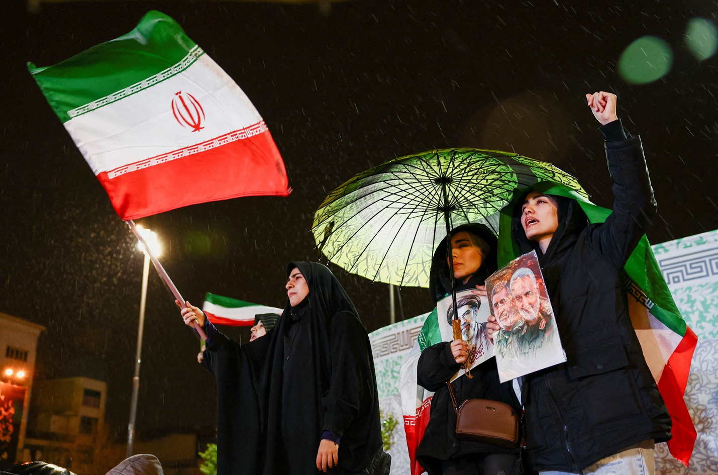 Os Acontecimentos Explosivos do 27º Dia de Conflito no Oriente Médio! 2 2026 03 26T203341Z 1168657178 RC2GCKAY455D RTRMADP 3 IRAN CRISIS RALLY