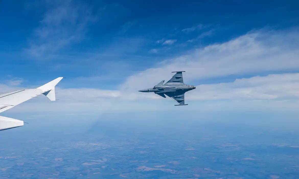 Revelado o Primeiro Caça Supersônico Brasileiro em Cerimônia Impactante em SP! 2 52884518956 9c03eeb468 o.webp