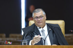 Dino em defesa do STF: ‘Eles acertam mais do que erram’, mesmo sob a pressão do caso Master!
