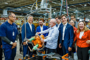 Lula Revela: Gastos com Cães no Brasil e Chineses Estão Imunes a Isso!