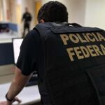 Polícia Federal derruba esquema e bloqueia quase R$ 1 bilhão em lavagem com criptomoedas! 3 Agente da PF em segunda fase da Operacao Narco Azimut