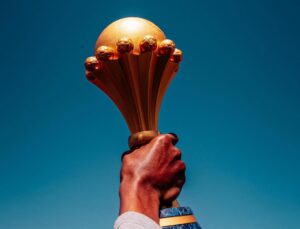 Senegal Mostra Polêmico Troféu da Copa Africana em Amistoso Chocante com o Peru!