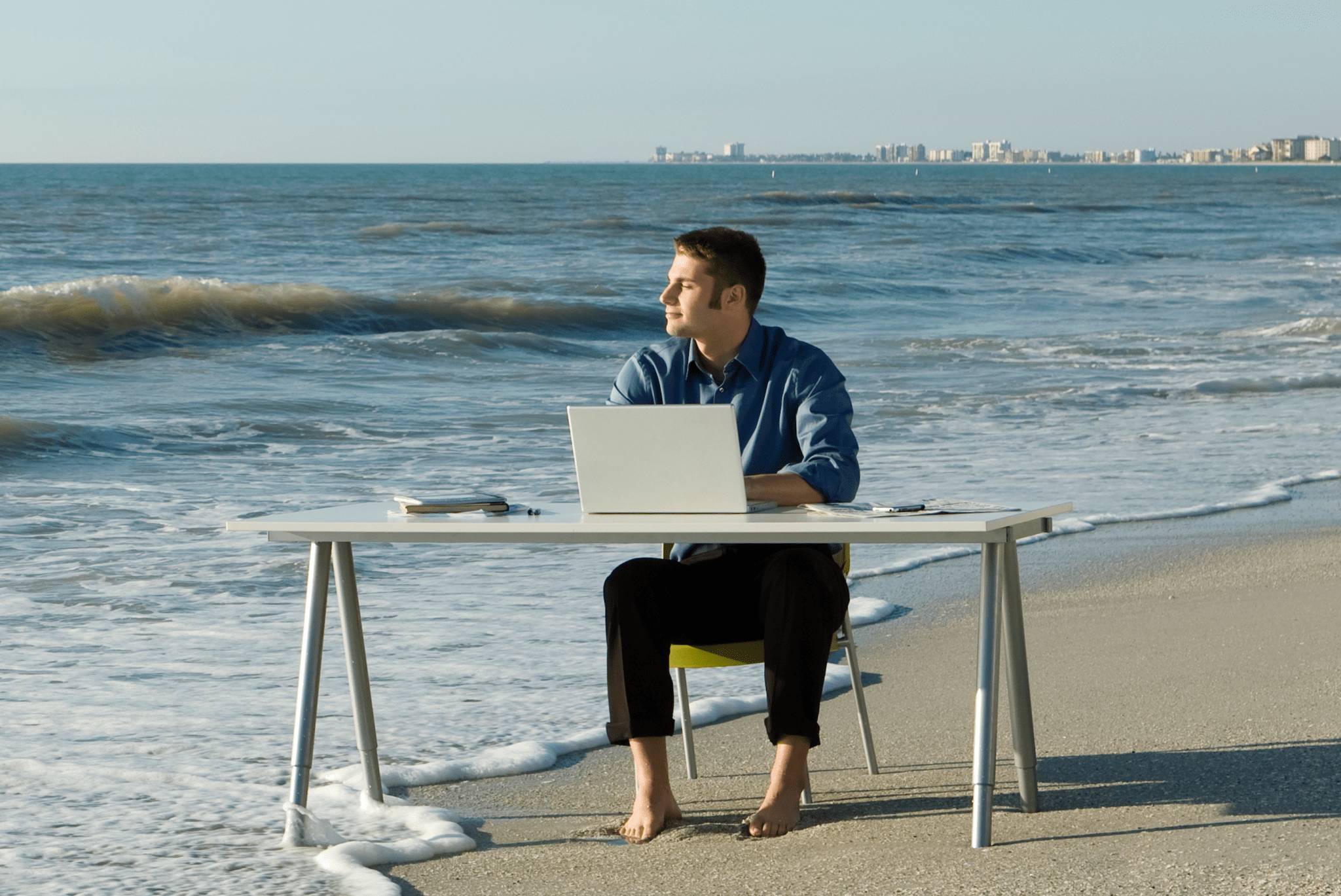 Os Ultrarricos Revelam: Aplicativos de Smartphone que Cortam Milhões em Impostos! 2 HOW THE ULTRAWEALTHY USE SMARTPHONE APPS TO AVOID MILLIONS IN TAXES