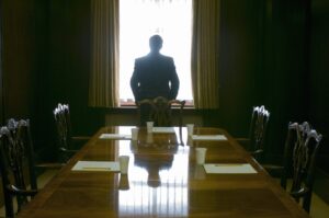 Candidatos a CEO Frustrados Recebem Bônus Milionários em Compensação!