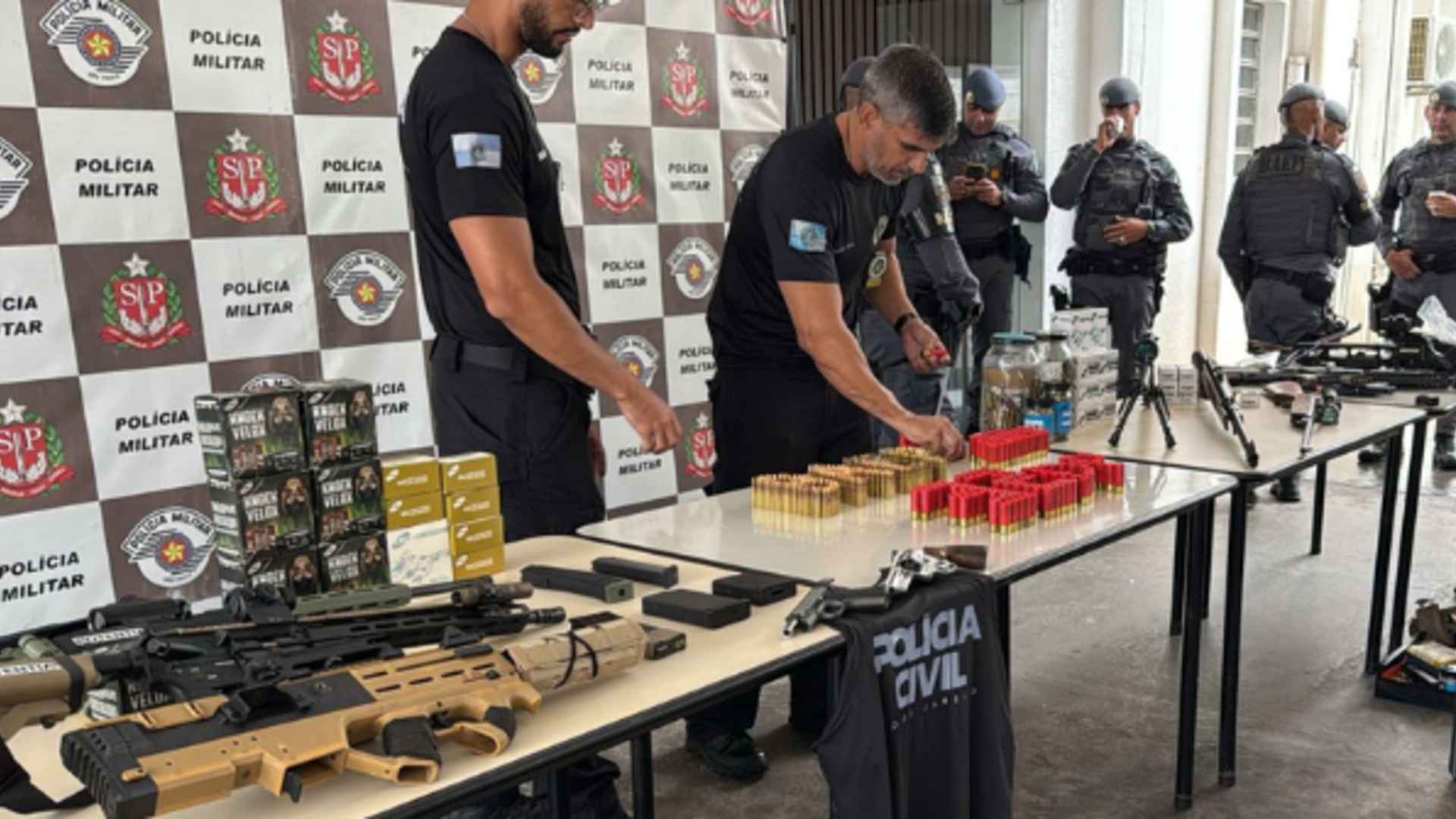 Polícia do Rio Desmantela Rede Sinistra que Financiava Armas em 3D com Criptomoedas! 2 PCRJ em operacao contra armas 3D