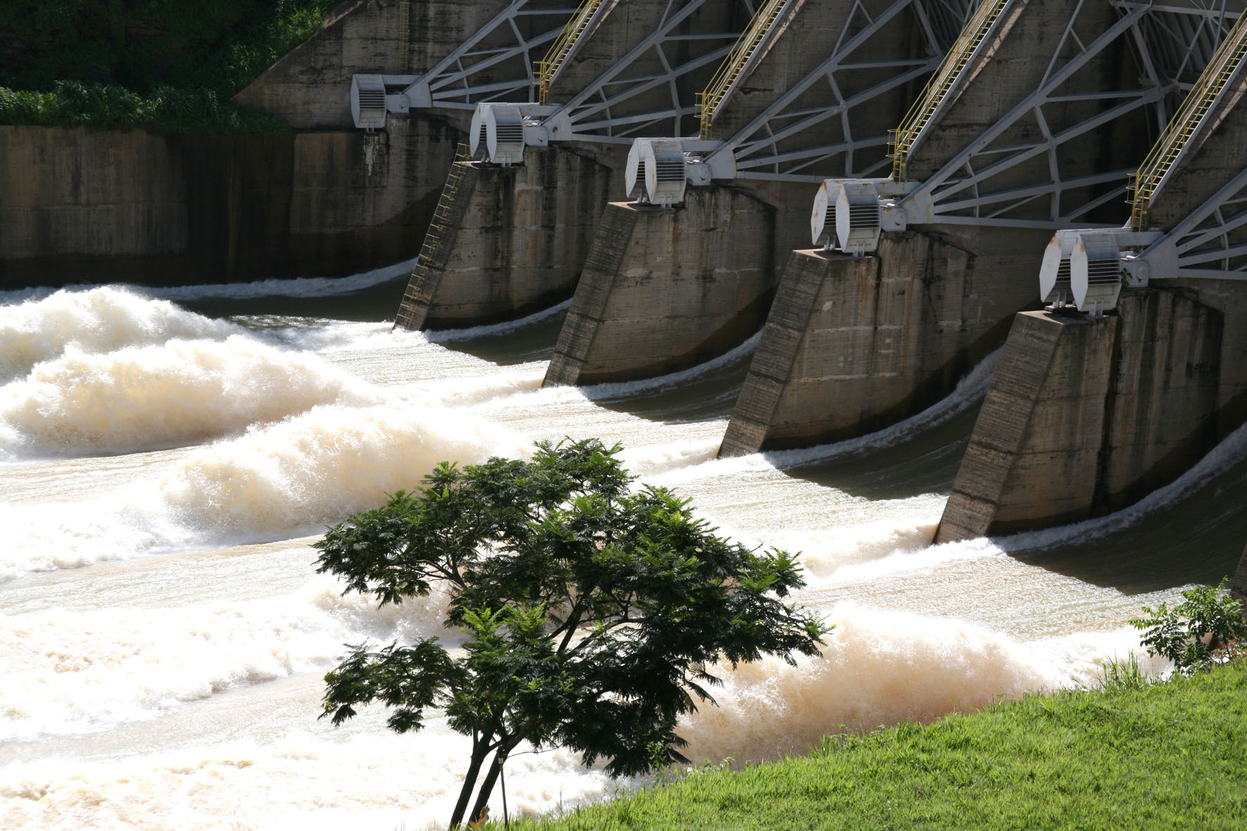 Resultado Surpreendente: Ação Resiste em Meio à Queda Abrangente do Ibovespa! 2 UHE Tres Marias Divulgacao Cemig