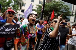 Multidões tomam as ruas em todo o mundo no 8 de Março e exigem direitos urgentemente!