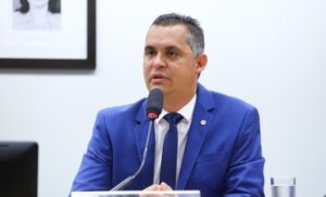 Corrida Alucinante: Deputado do Podemos Lança Desafio no TCU com Mais cinco Candidatos!