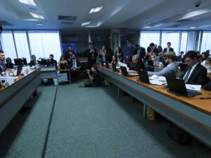 Sala-cofre: Dados do celular de Vorcaro sob proteção máxima na CPMI do INSS!