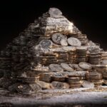 CEO de Cripto Detido em Escândalo de Ponzi: Luxos a Caminho da Justiça! 7 piramide criptomoedas