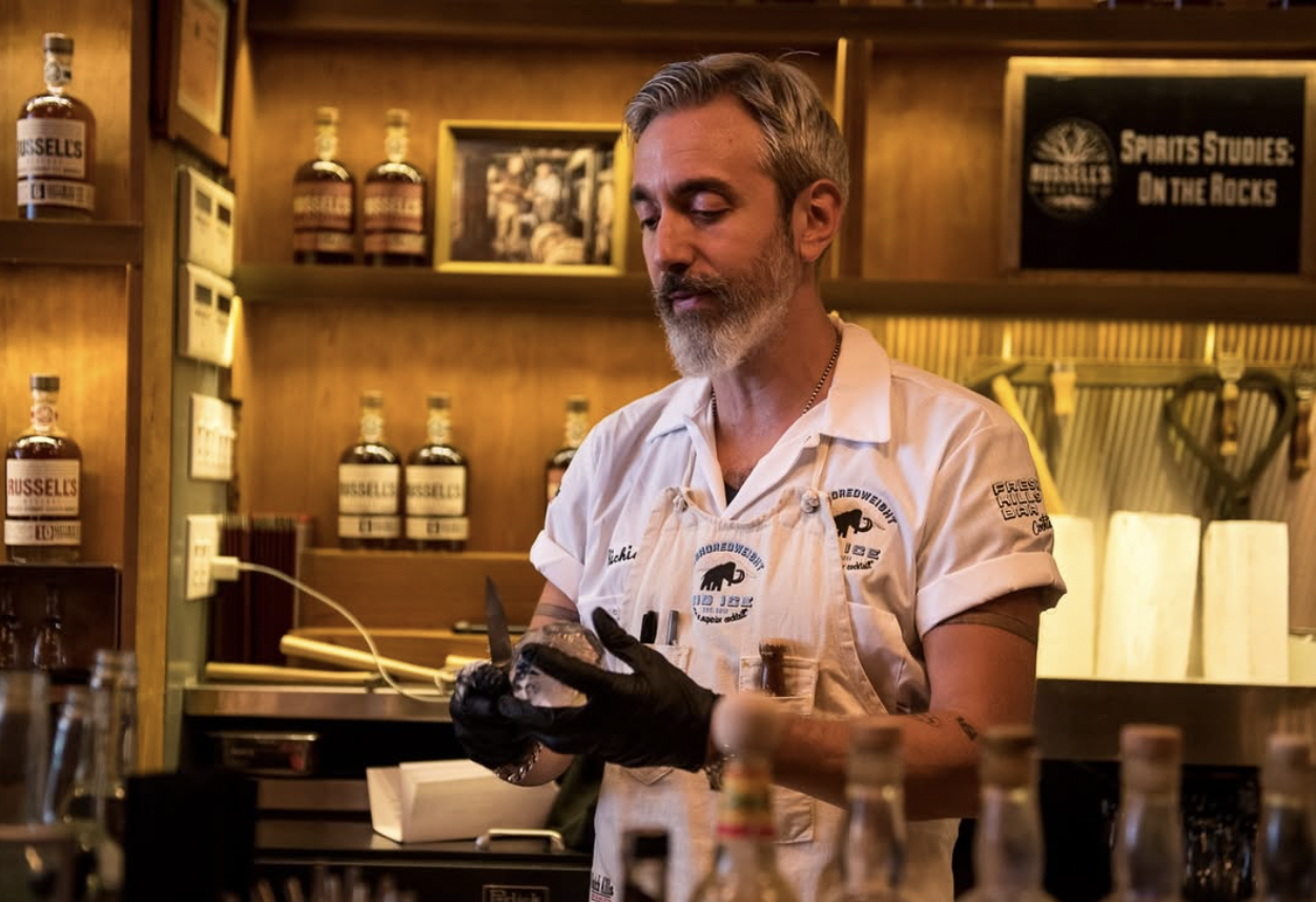 O Segredo Esquecido dos Bares que Rendeu uma Fortuna a Este Ex-Bartender em Nova York! 2 richard gelo2