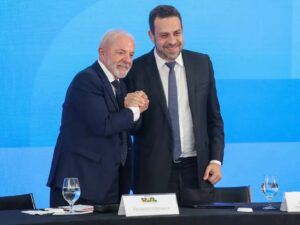 Boulos: Lula Cria Revolução ao Diminuir Jornada de Terceirizados!
