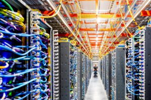 Amazon em Alerta: Irã Lança Ataque Surpreendente nas Nuvens do Bahrein!