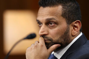 FBI em Pauta: Diretor Acusa Revista de Difamação por Reportagem Bombástica!